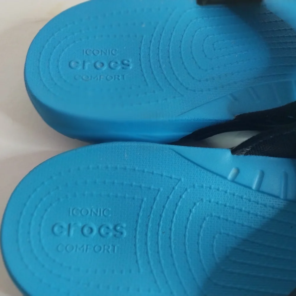 CROCS Iconic Confort Size M 13 Men's Blue and Black Flip Flops